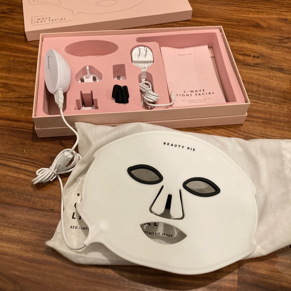 Beauty Pie C-Wave Light Facial red light LED mask